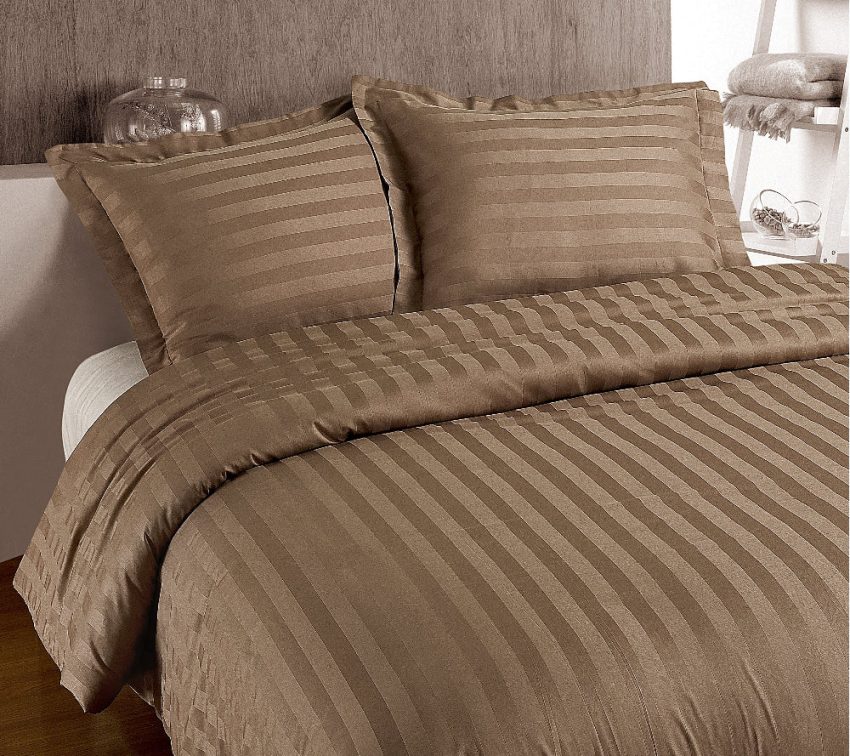 RoyalTextile - Hotel Stripe Dekbedovertrek - Taupe - 240 x 200/260
